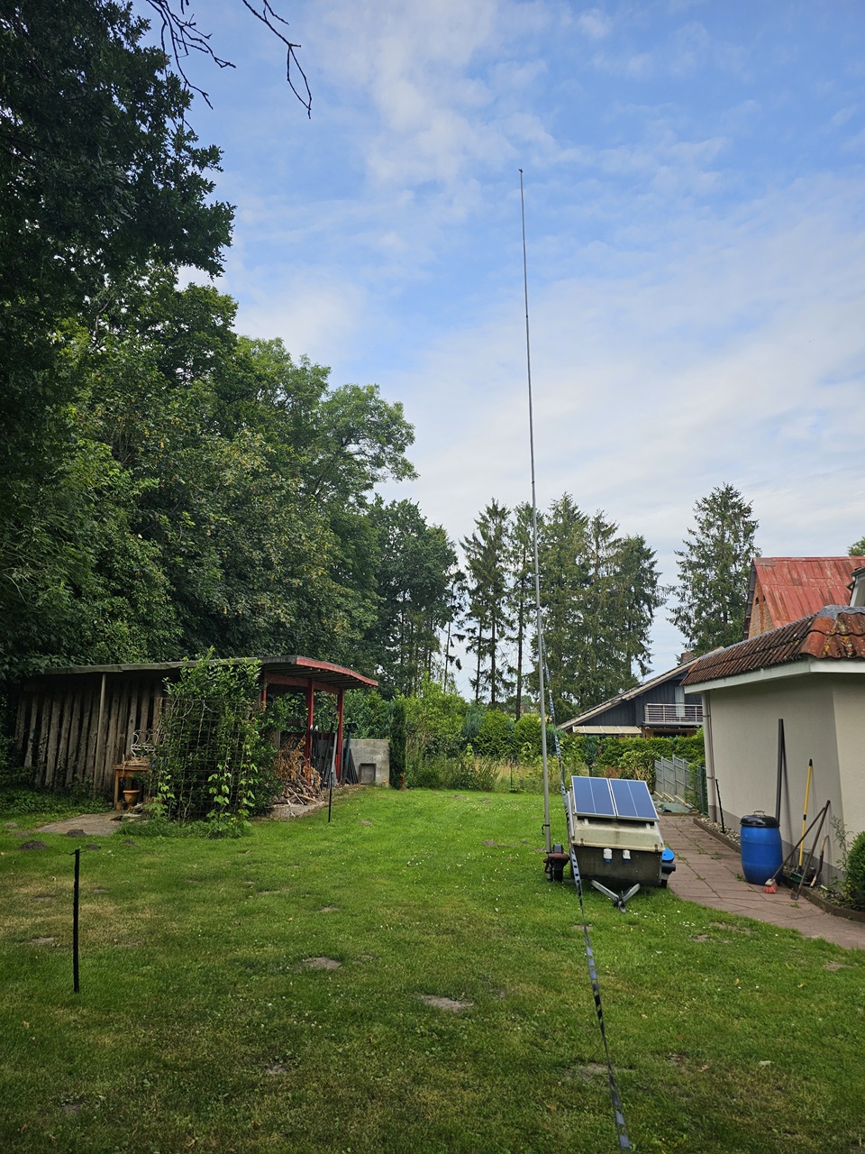 GFK Mast ausgezogen mit Antenne